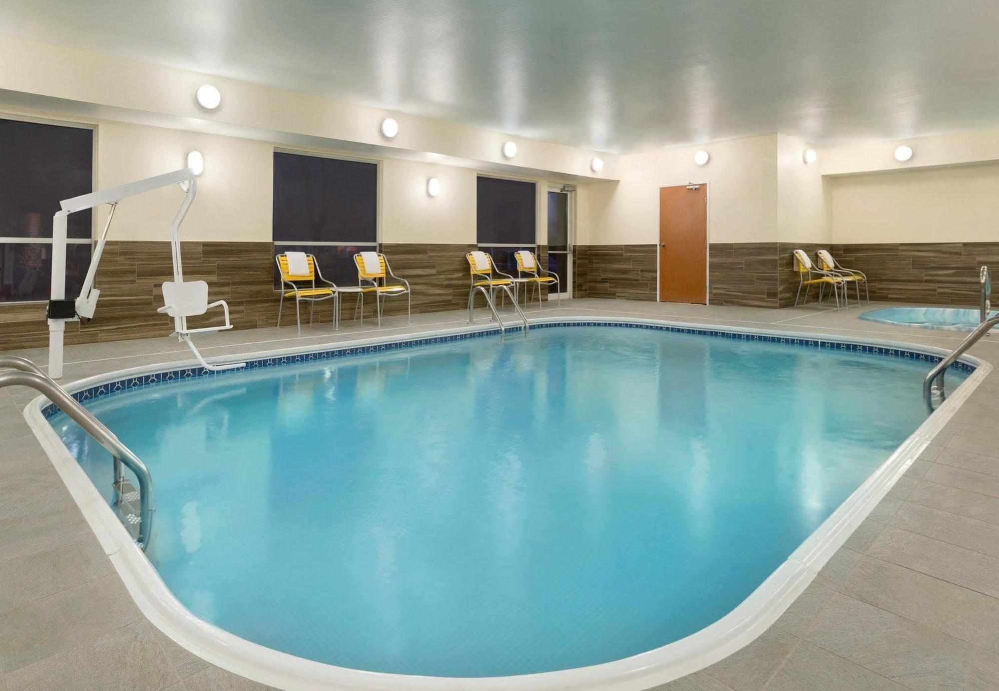 Fairfield Inn & Suites Bismarck South Ngoại thất bức ảnh